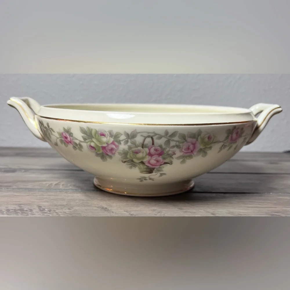 Heinrich & Co. Vtg. Selb Bavaria “Senta”‎ Covered Serving Bowl/Tureen Pink